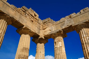 İtalya, Sicilya, Selinunte, Yunan Hera Tapınağı (MÖ 409).)