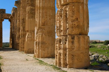 İtalya, Sicilya, Selinunte, Yunan Hera Tapınağı (MÖ 409).)