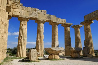 İtalya, Sicilya, Selinunte, Yunan Hera Tapınağı (MÖ 409).)