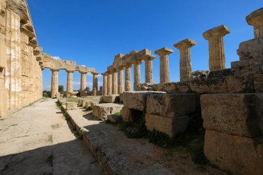 İtalya, Sicilya, Selinunte, Yunan Hera Tapınağı (MÖ 409).)