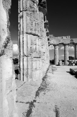 İtalya, Sicilya, Selinunte, Yunan Hera Tapınağı (MÖ 409).)