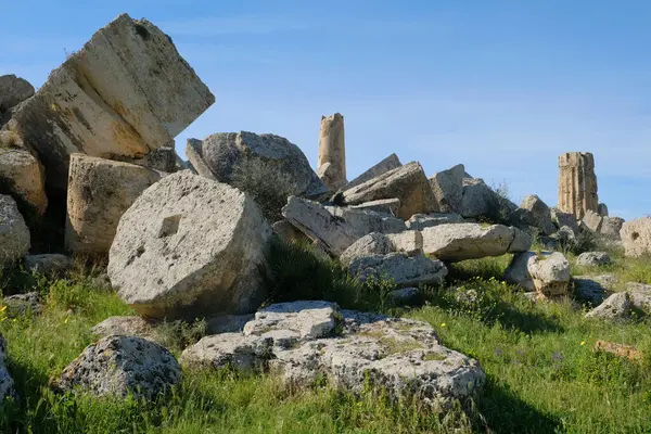 İtalya, Sicilya, Selinunte, Yunan Hera Tapınağı (MÖ 409).)