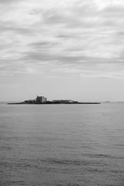 İtalya, Sicilya, Akdeniz, Egadi takımadaları, Favignana Adası (Trapani Eyaleti); Formiche kayası manzarası