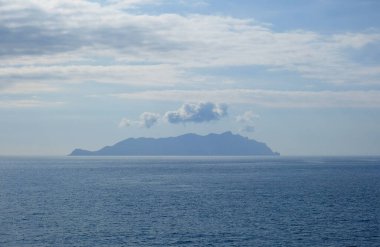 İtalya, Sicilya, Akdeniz, Egadi takımadaları, Marettimo Adası (Trapani Eyaleti); adanın deniz manzarası