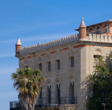 İtalya, Sicilya, Akdeniz, Egadi takımadaları, Favignana Adası (Trapani Eyaleti); Florio Sarayı cephesine bakın