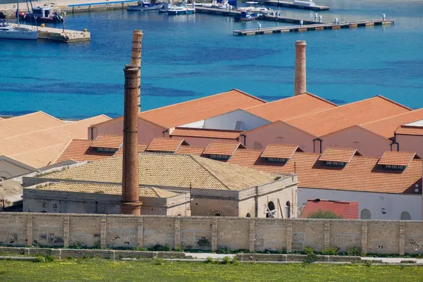 İtalya, Sicilya, Akdeniz, Egadi takımadaları, Favignana Adası (Trapani Eyaleti); eski Florio ton balığı balıkçılığı fabrikası 