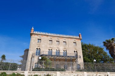 İtalya, Sicilya, Akdeniz, Egadi takımadaları, Favignana Adası (Trapani Eyaleti); Florio Sarayı cephesine bakın