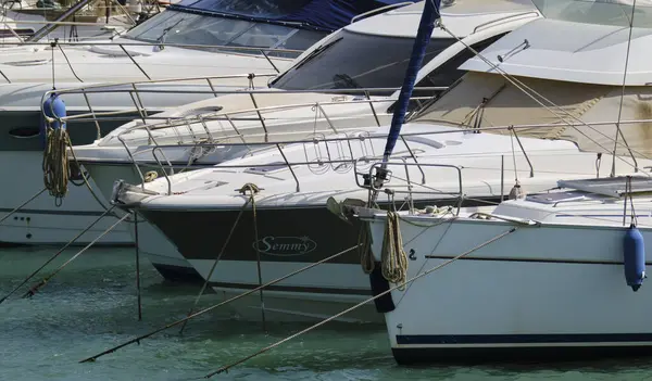 Italia Sisilia Välimeri Marina Ragusa Ragusan Maakunta Huhtikuuta 2024 Luksusjahdit — kuvapankkivalokuva