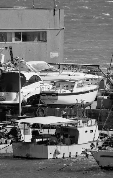 Italia Sisilia Marina Ragusa Ragusan Maakunta Huhtikuuta 2024 Satamassa Olevat — kuvapankkivalokuva