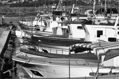 İtalya, Sicilya, Portopalo di Capo Passero, limanda balıkçı tekneleri