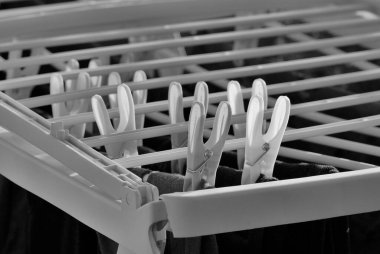 Kurutma askısında çamaşır yıkadım.