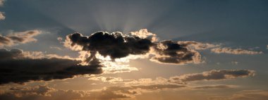 İtalya, Sicilya, Akdeniz, Sicilya Kanalı 'nda kışın fırtına bulutları