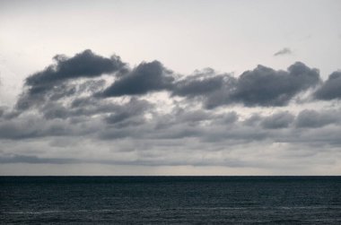 İtalya, Sicilya, Akdeniz, Sicilya Kanalı 'nda kışın fırtına bulutları