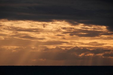 İtalya, Sicilya, Akdeniz, Sicilya Kanalı 'nda kışın fırtına bulutları