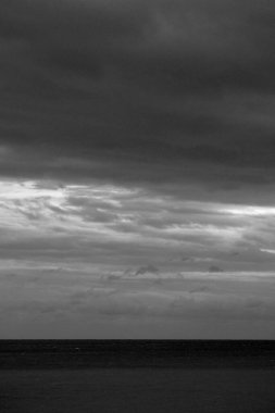 İtalya, Sicilya, Akdeniz, Sicilya Kanalı 'nda kışın fırtına bulutları