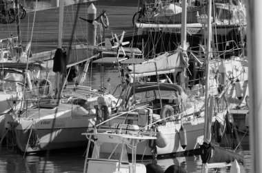 İtalya, Sicilya, Akdeniz, Marina di Ragusa (Ragusa ili); 16 Ocak 2025, limanda lüks yatlar - EDITORIAL