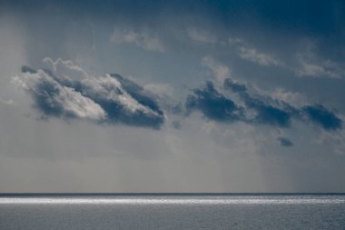 İtalya, Sicilya, Akdeniz, Sicilya Kanalı 'nda kışın fırtına bulutları