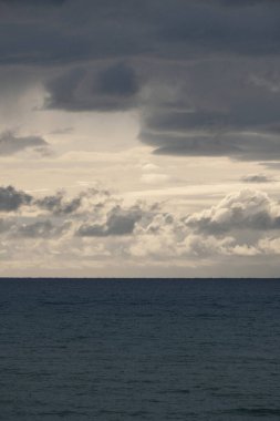 İtalya, Sicilya, Akdeniz, Sicilya Kanalı 'nda kışın fırtına bulutları