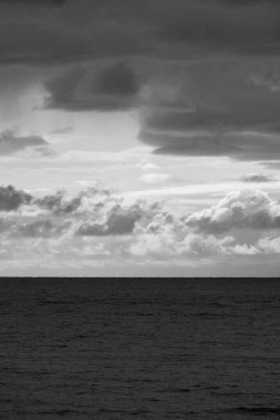 İtalya, Sicilya, Akdeniz, Sicilya Kanalı 'nda kışın fırtına bulutları