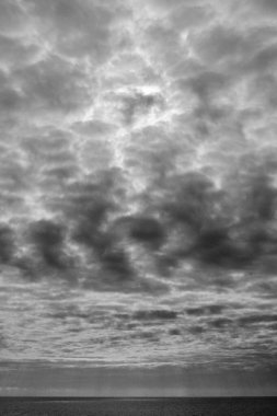 İtalya, Sicilya, Akdeniz, Sicilya Kanalı 'nda kışın fırtına bulutları