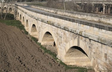 Türkiye, Edirne, Gazi Mihal Köprüsü manzaralı 