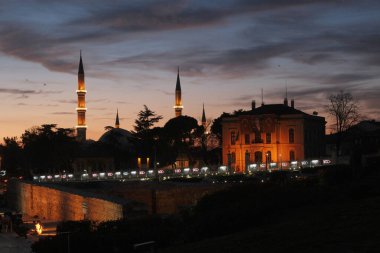 Türkiye, Edirne, gün batımında cami manzarası