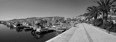 Yunanistan, Kavala, 8 Mart 2025, şehrin ve limanın panoramik manzarası - EDITORIAL