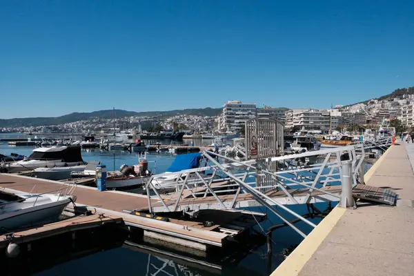 Yunanistan, Kavala, 8 Mart 2025, şehrin ve limanın panoramik manzarası - EDITORIAL