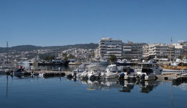 Yunanistan, Kavala, 8 Mart 2025, şehrin ve limanın panoramik manzarası - EDITORIAL