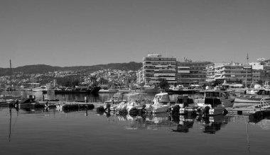 Yunanistan, Kavala, 8 Mart 2025, şehrin ve limanın panoramik manzarası - EDITORIAL