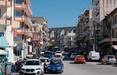 Yunanistan, Kavala, 8 Mart 2025, şehir trafiği - EDITORIAL