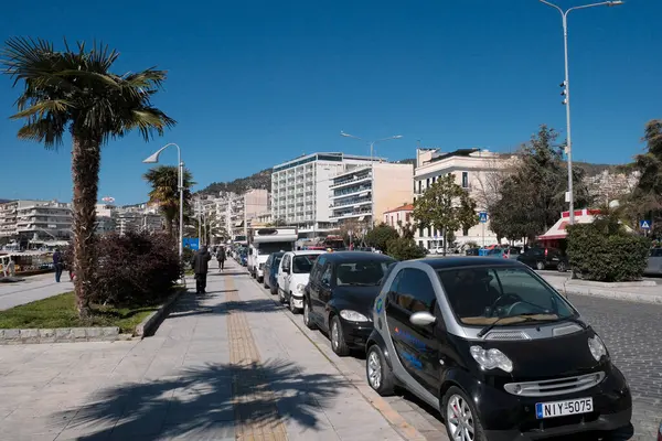 Yunanistan, Kavala, 8 Mart 2025, şehir trafiği - EDITORIAL