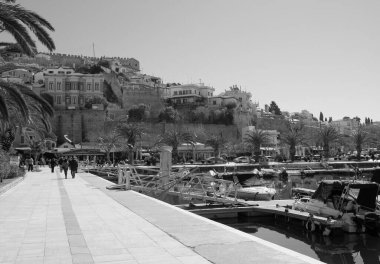 Yunanistan, Kavala, 8 Mart 2025, şehrin ve limanın panoramik manzarası - EDITORIAL