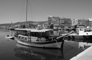 Yunanistan, Kavala, 8 Mart 2025, şehrin ve limanın panoramik manzarası - EDITORIAL