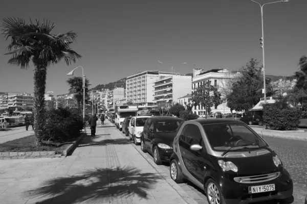 Yunanistan, Kavala, 8 Mart 2025, şehir trafiği - EDITORIAL