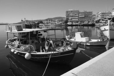 Yunanistan, Kavala, 8 Mart 2025, şehrin ve limanın panoramik manzarası - EDITORIAL