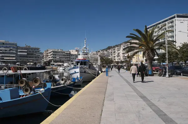 Yunanistan, Kavala, 8 Mart 2025, şehrin ve limanın panoramik manzarası - EDITORIAL