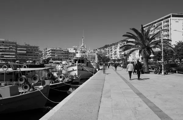 Yunanistan, Kavala, 8 Mart 2025, şehrin ve limanın panoramik manzarası - EDITORIAL