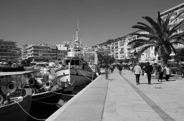 Yunanistan, Kavala, 8 Mart 2025, şehrin ve limanın panoramik manzarası - EDITORIAL