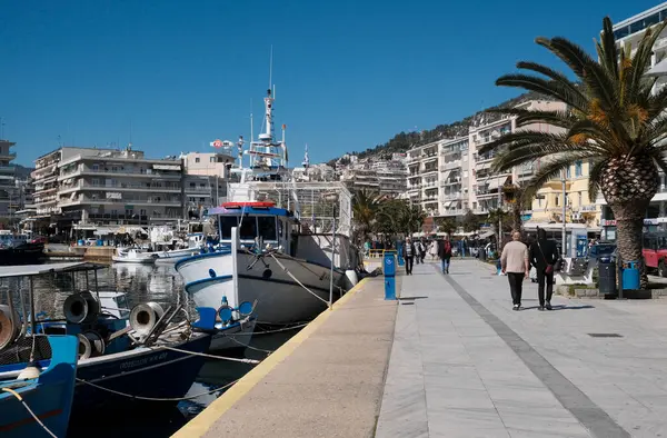 Yunanistan, Kavala, 8 Mart 2025, şehrin ve limanın panoramik manzarası - EDITORIAL