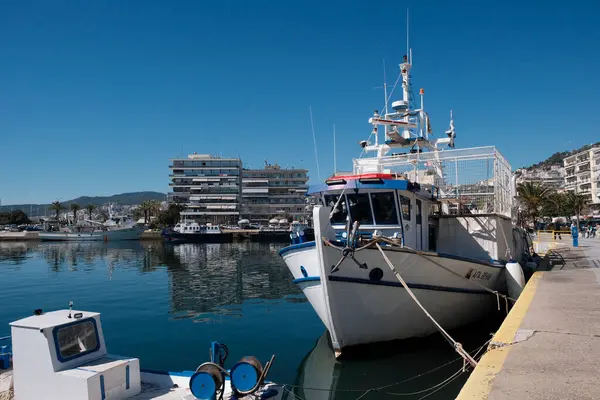 Yunanistan, Kavala, 8 Mart 2025, şehrin ve limanın panoramik manzarası - EDITORIAL
