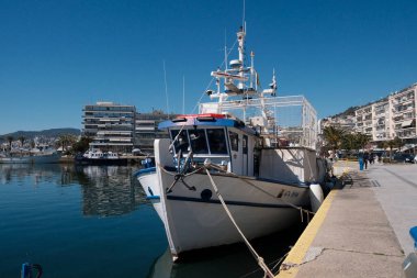 Yunanistan, Kavala, 8 Mart 2025, şehrin ve limanın panoramik manzarası - EDITORIAL