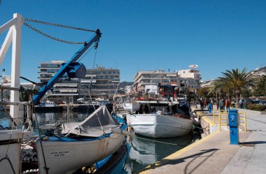 Yunanistan, Kavala, 8 Mart 2025, şehrin ve limanın panoramik manzarası - EDITORIAL