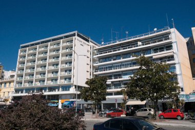 Yunanistan, Kavala, 8 Mart 2025, Gezinti alanındaki binalar - EDITORIAL