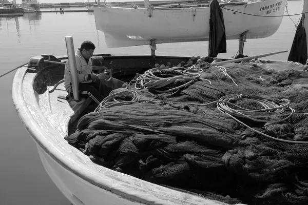 Yunanistan, Kavala; 8 Mart 2025, limanda balıkçı teknesi - EDITORIAL