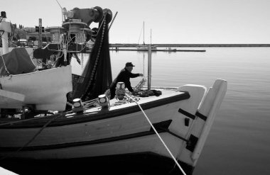 Yunanistan, Kavala; 8 Mart 2025, limanda balıkçı teknesi - EDITORIAL