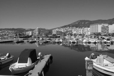 Yunanistan, Kavala, 8 Mart 2025, şehrin ve limanın panoramik manzarası - EDITORIAL