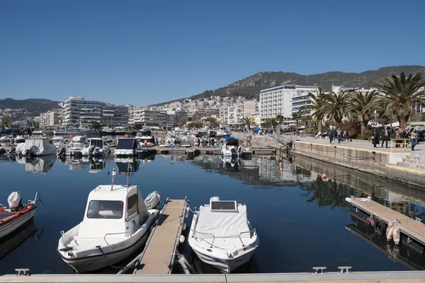 Yunanistan, Kavala, 8 Mart 2025, şehrin ve limanın panoramik manzarası - EDITORIAL