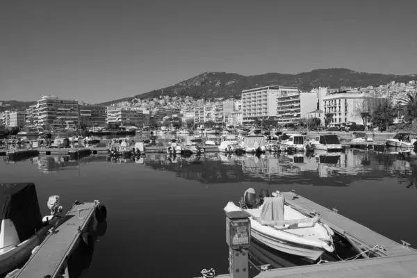 Yunanistan, Kavala, 8 Mart 2025, şehrin ve limanın panoramik manzarası - EDITORIAL