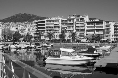 Yunanistan, Kavala, 8 Mart 2025, şehrin ve limanın panoramik manzarası - EDITORIAL